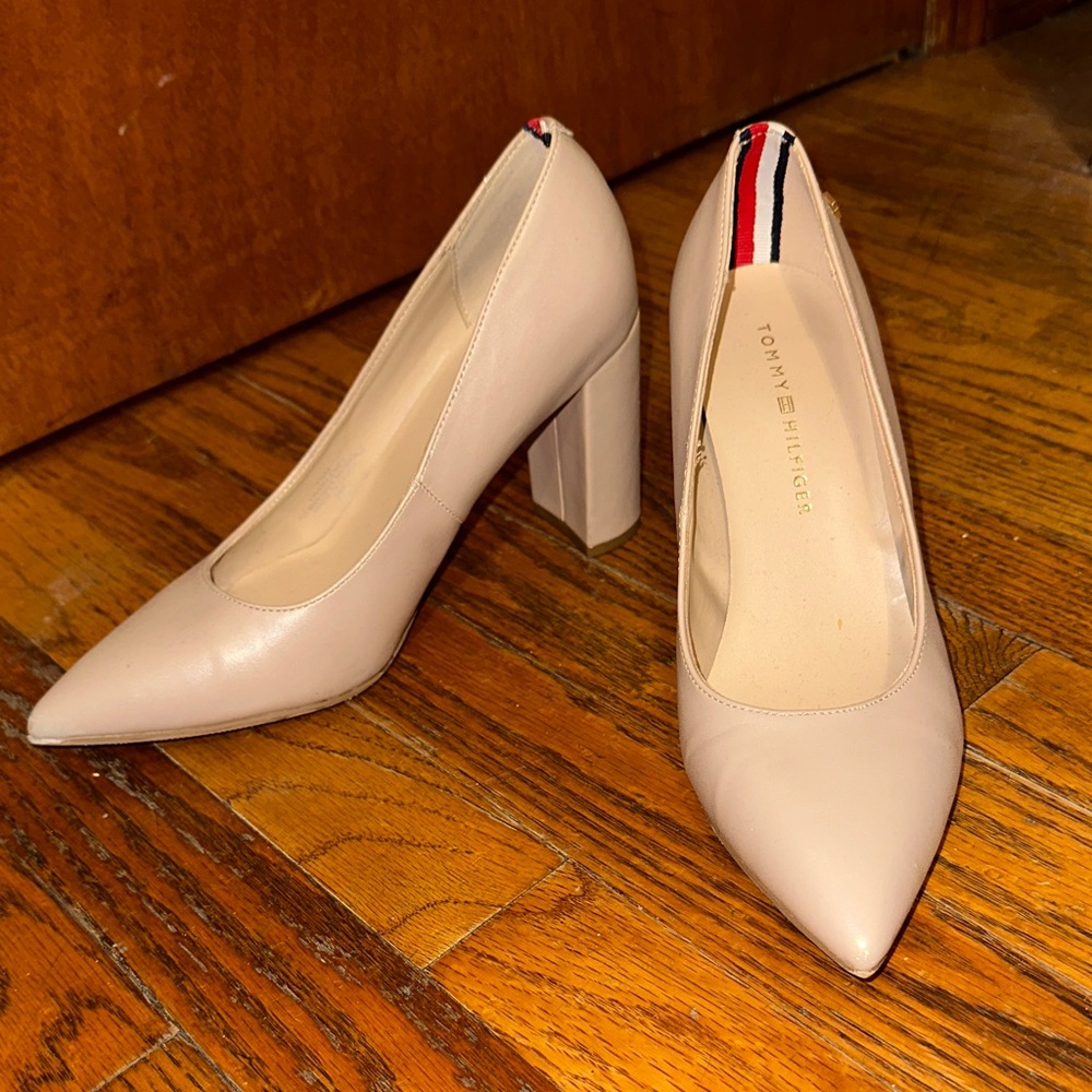 Tommy Hilfiger Abilene Pump